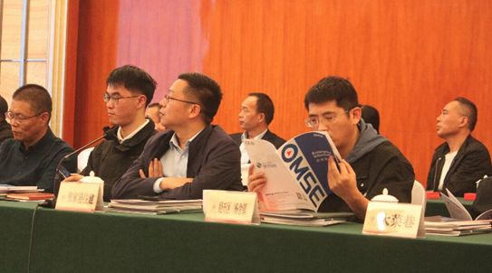 政府搭舞臺, 電梯企業唱大戲