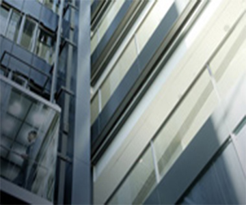 電梯無腳手架安裝方法及其優點